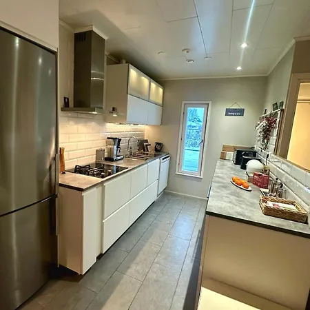 Vila - Quality Detached House With Sauna Nearby Services